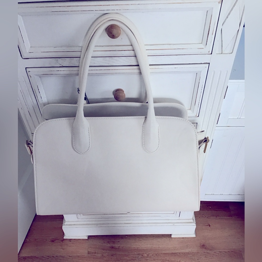 New Women Margot White Genuine Leather Bowling Tote Bag With tags